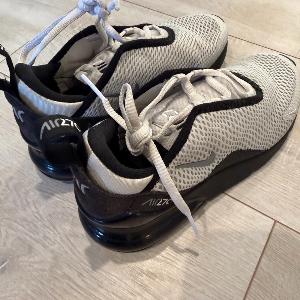 Kids Nike Air Max 270 barely worn 2Y